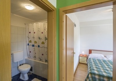 apartent yellow, room 1 and bathroom